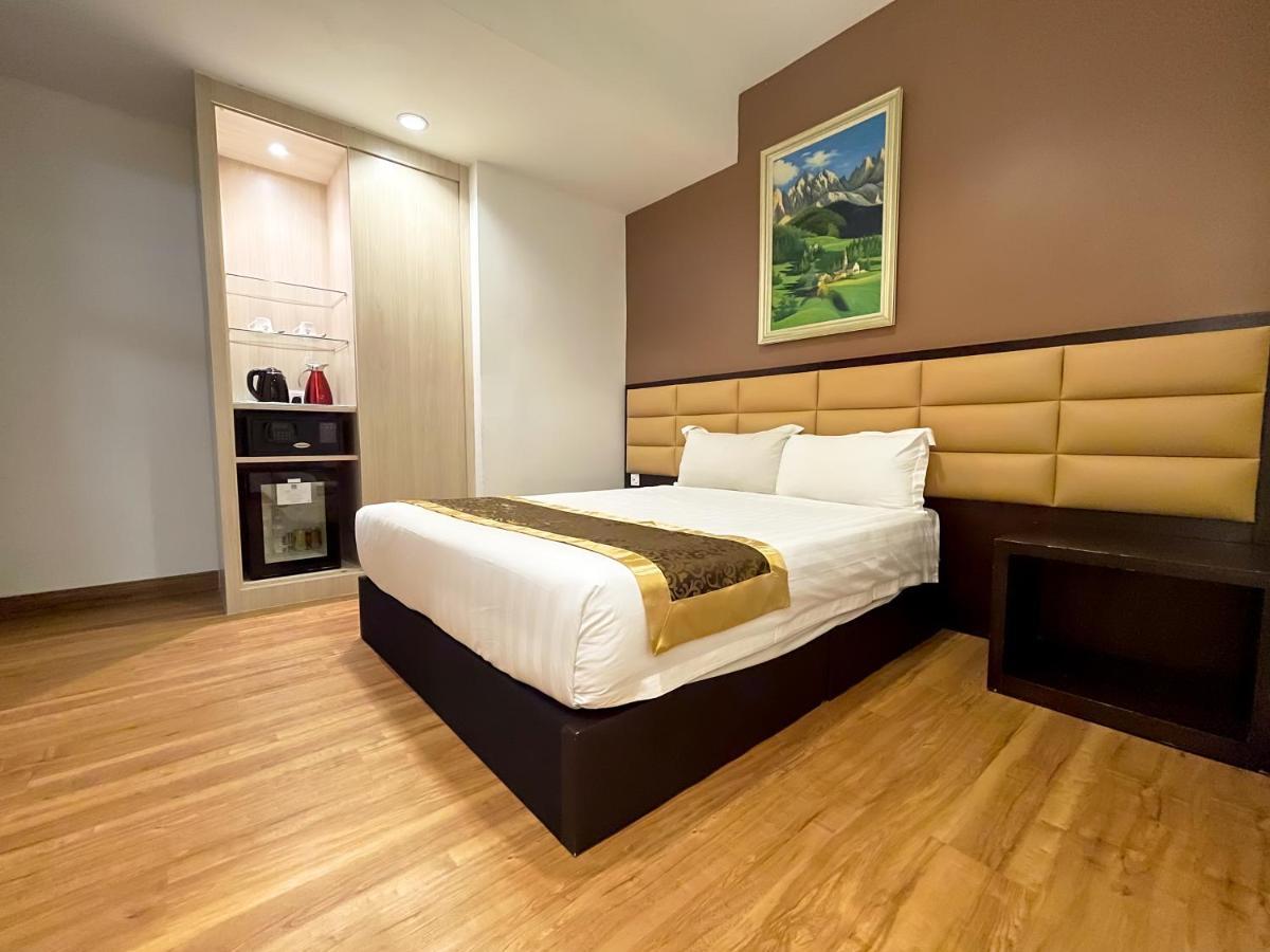 Hallmark Crown Hotel Malacca Exterior foto