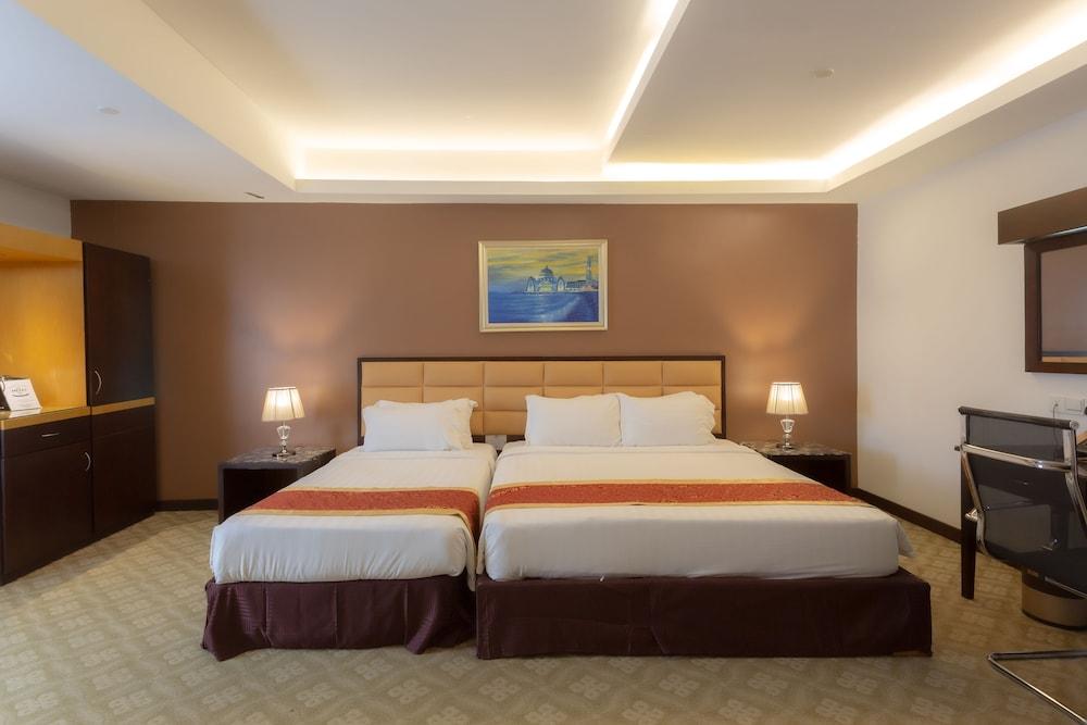 Hallmark Crown Hotel Malacca Exterior foto