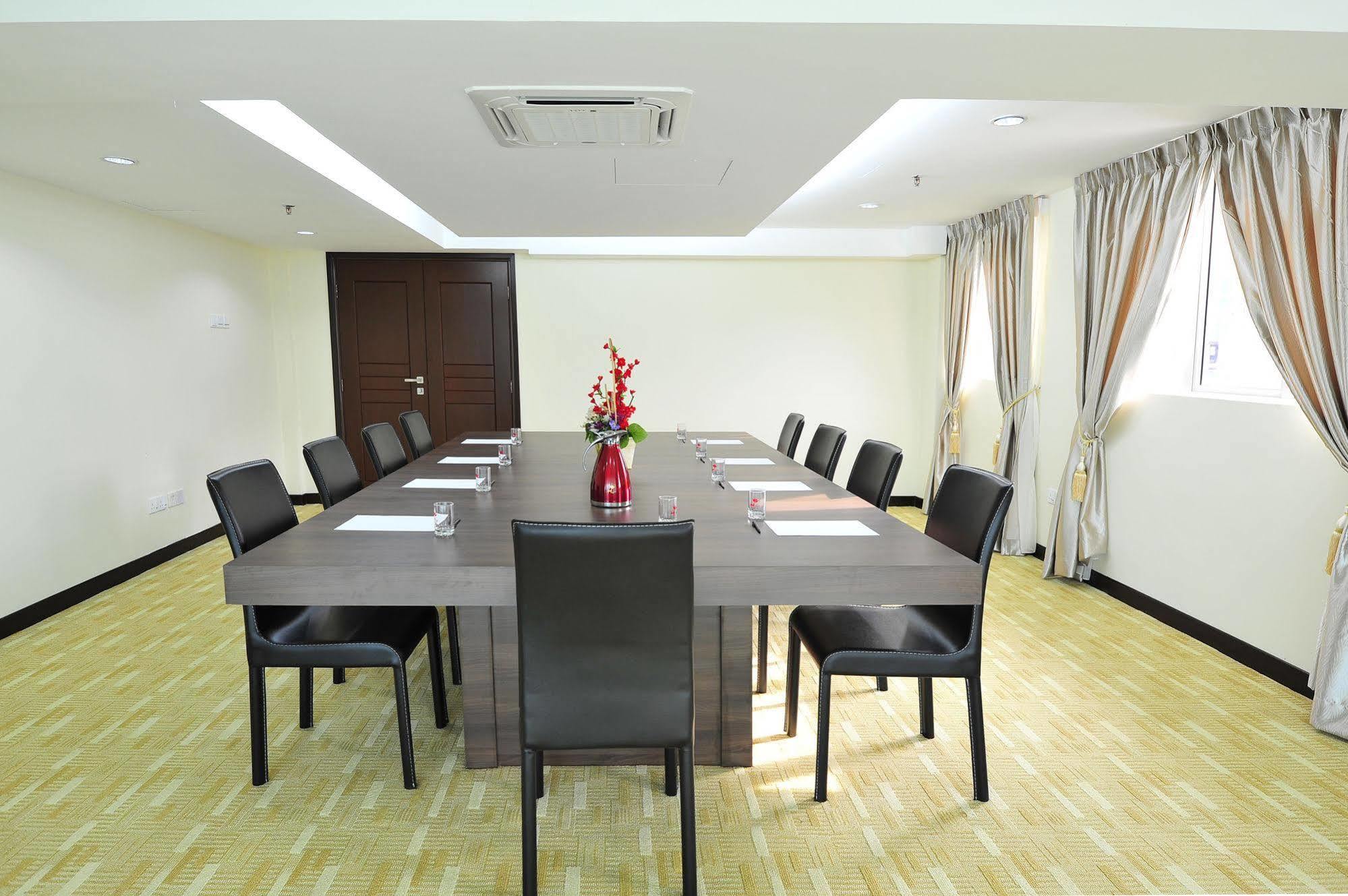 Hallmark Crown Hotel Malacca Exterior foto